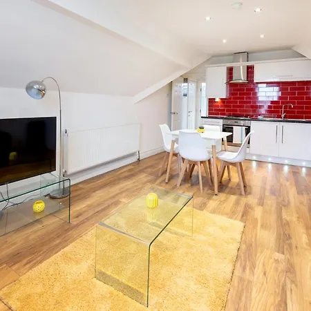 Modern Centre Flat With Free Parking Leeds (West Yorkshire)