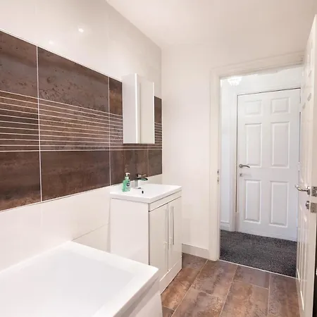Modern Centre Flat With Free Parking Apartment *