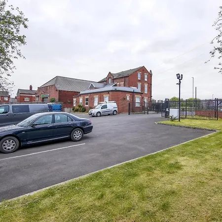 Modern Centre Flat With Free Parking Apartment